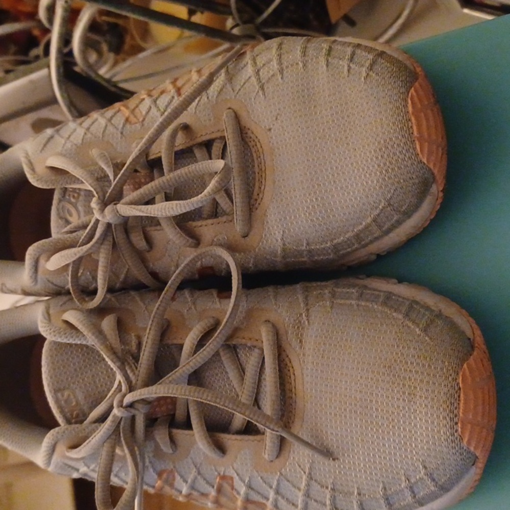 Women's walking shoe